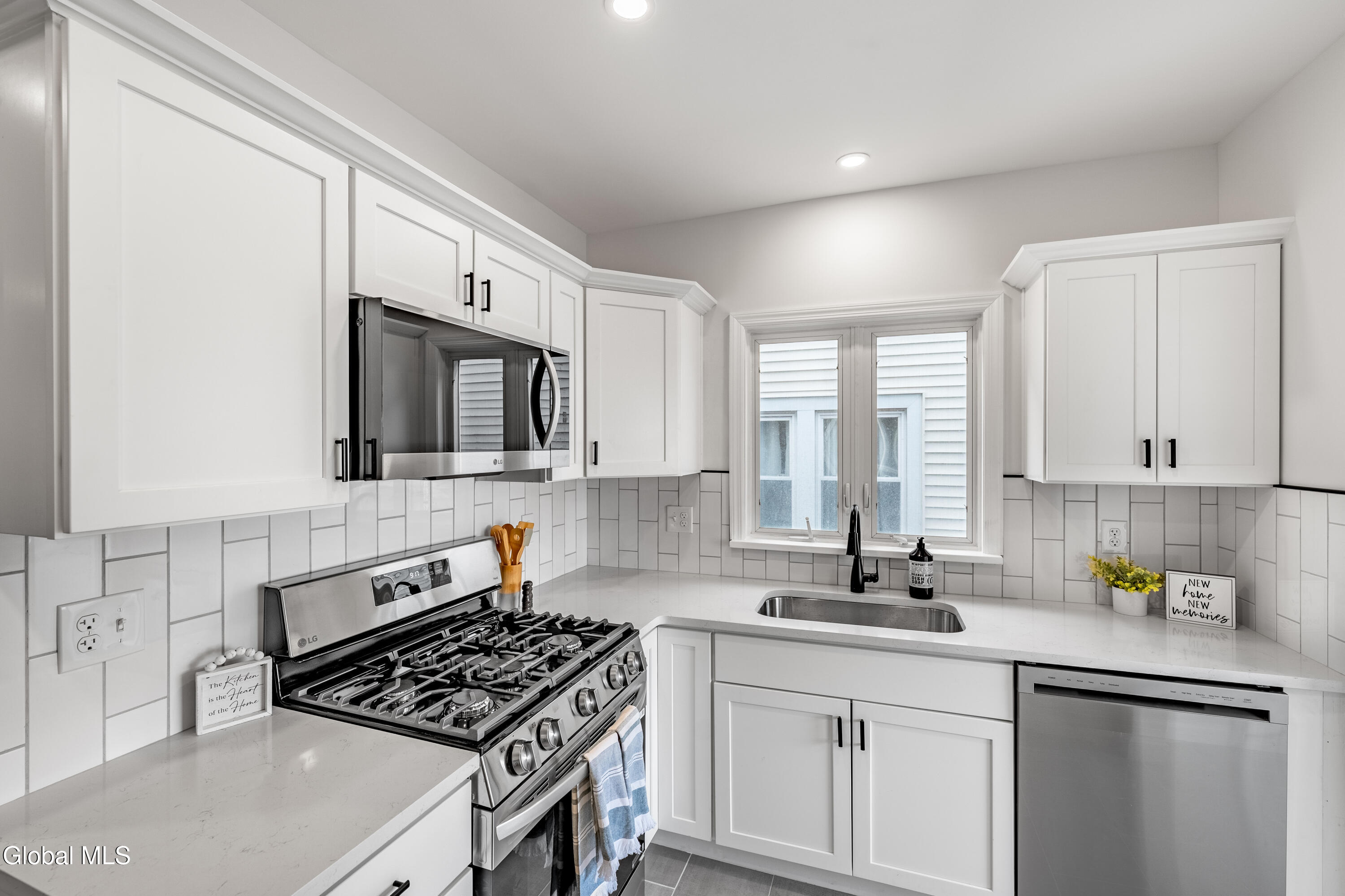 338 Eleanor Street Schenectady, NY 12306 - Photo 15 of 30 DSC08817-HDR