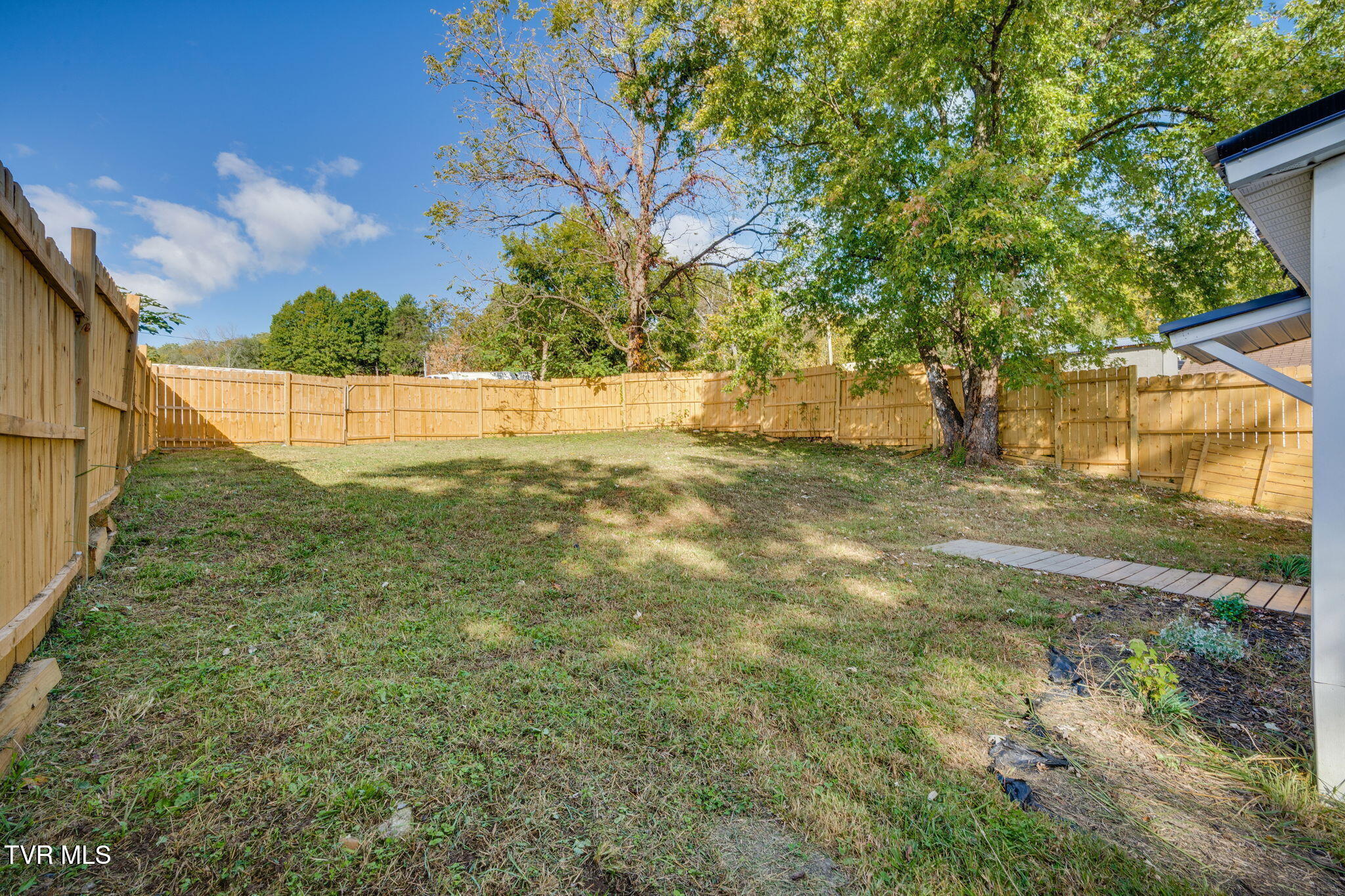 1208 Riverside Avenue, Unit 2 Kingsport, TN 37660 - Photo 5 of 28 Back Yard