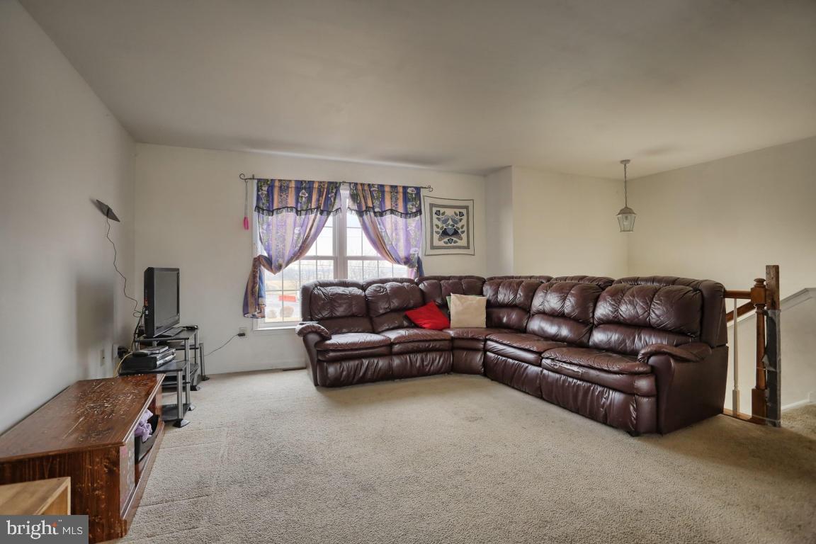 445 Wabash Road Ephrata, PA 17522 - Photo 4 of 21