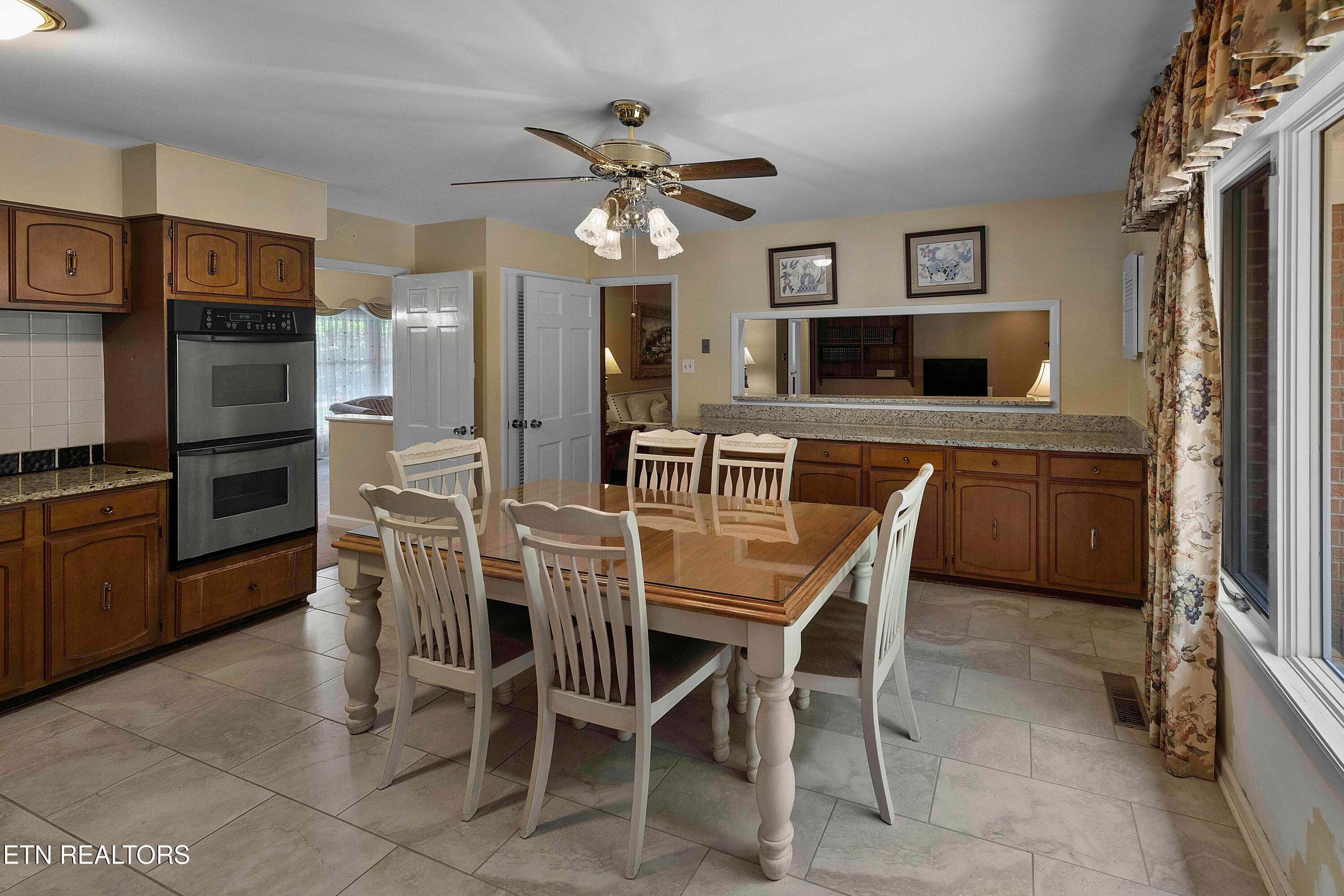 601 Broome Road Northwest Knoxville, TN 37909 - Photo 12 of 37 breakfast area