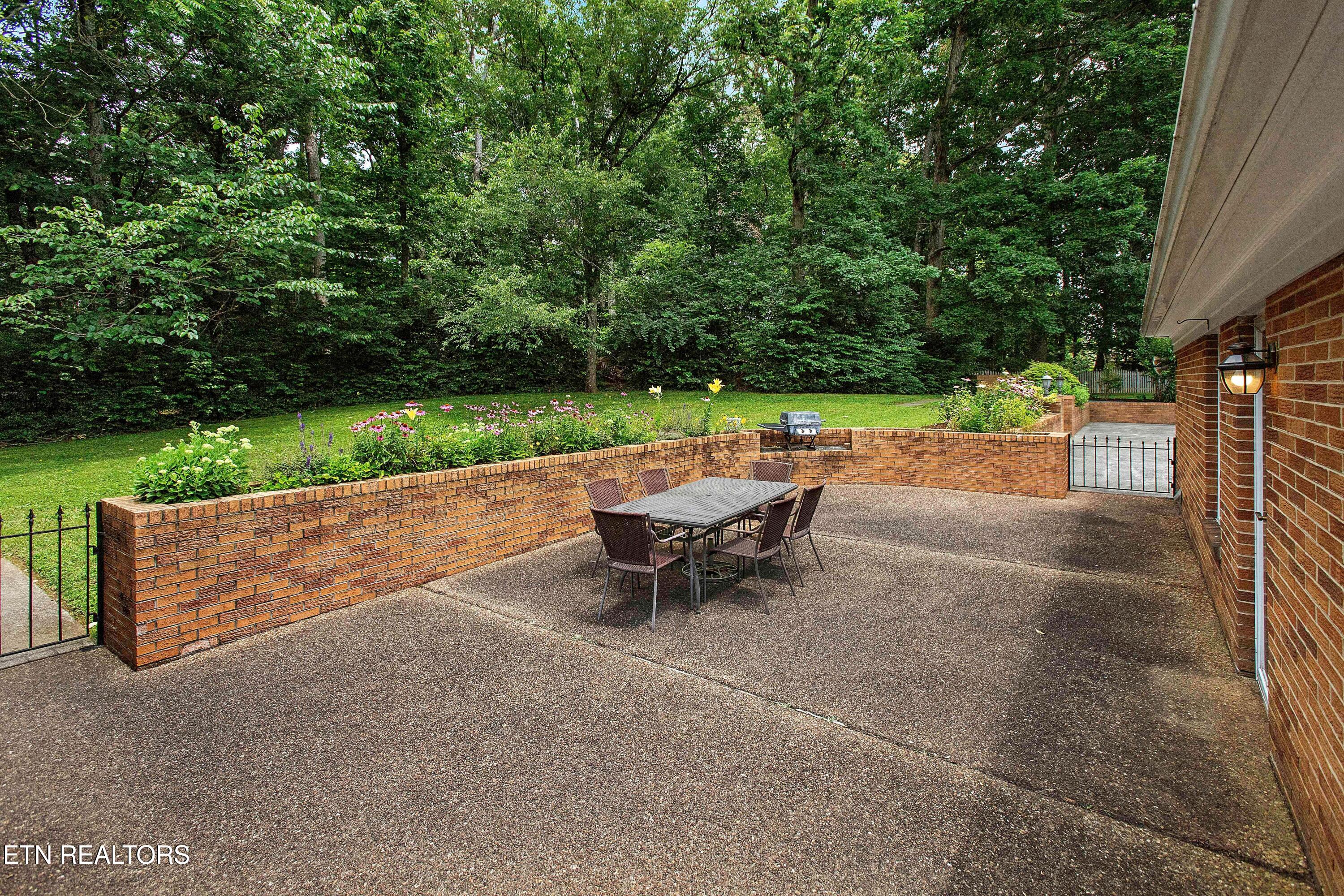 601 Broome Road Northwest Knoxville, TN 37909 - Photo 13 of 37 entertaining patio