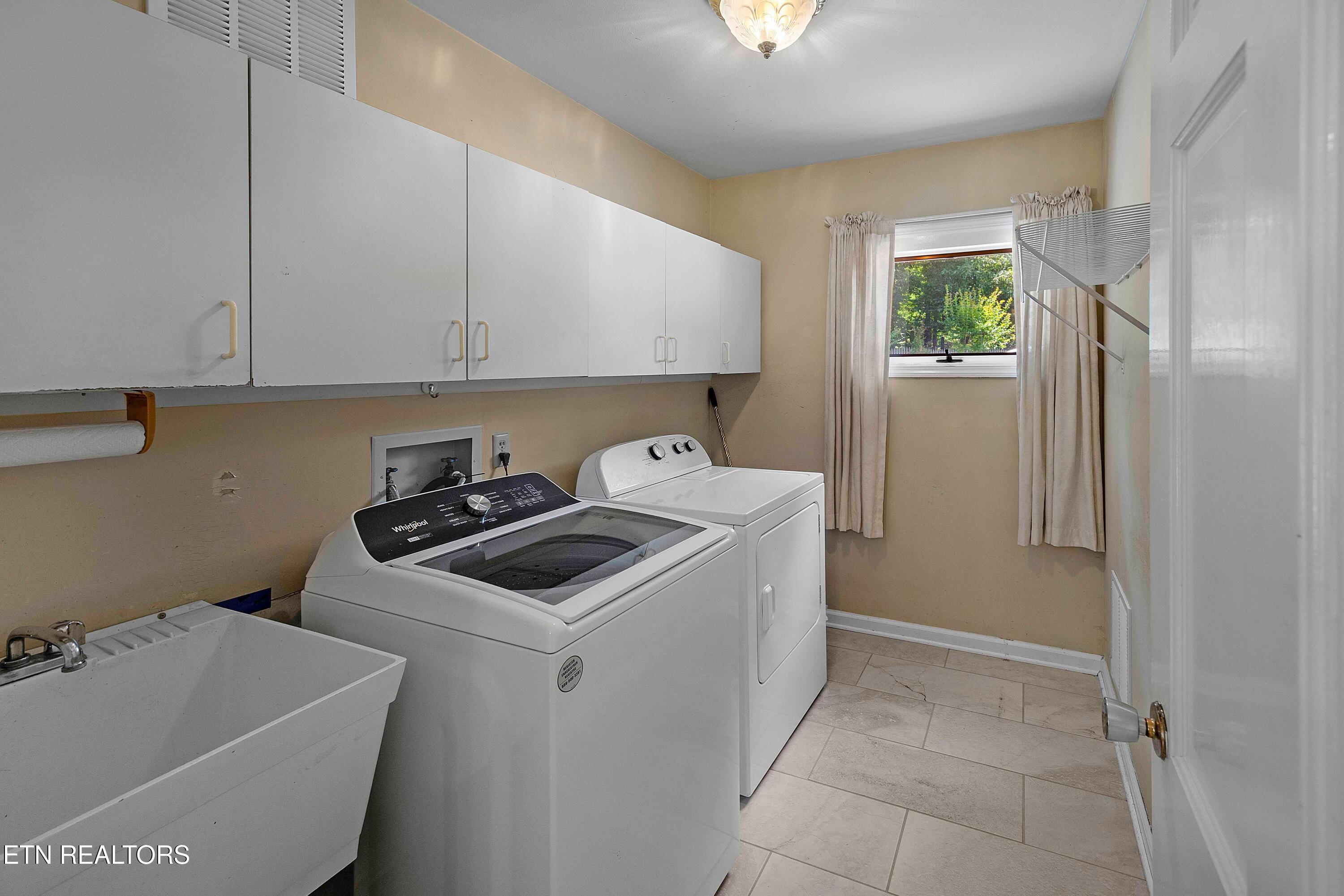 601 Broome Road Northwest Knoxville, TN 37909 - Photo 14 of 37 laundry