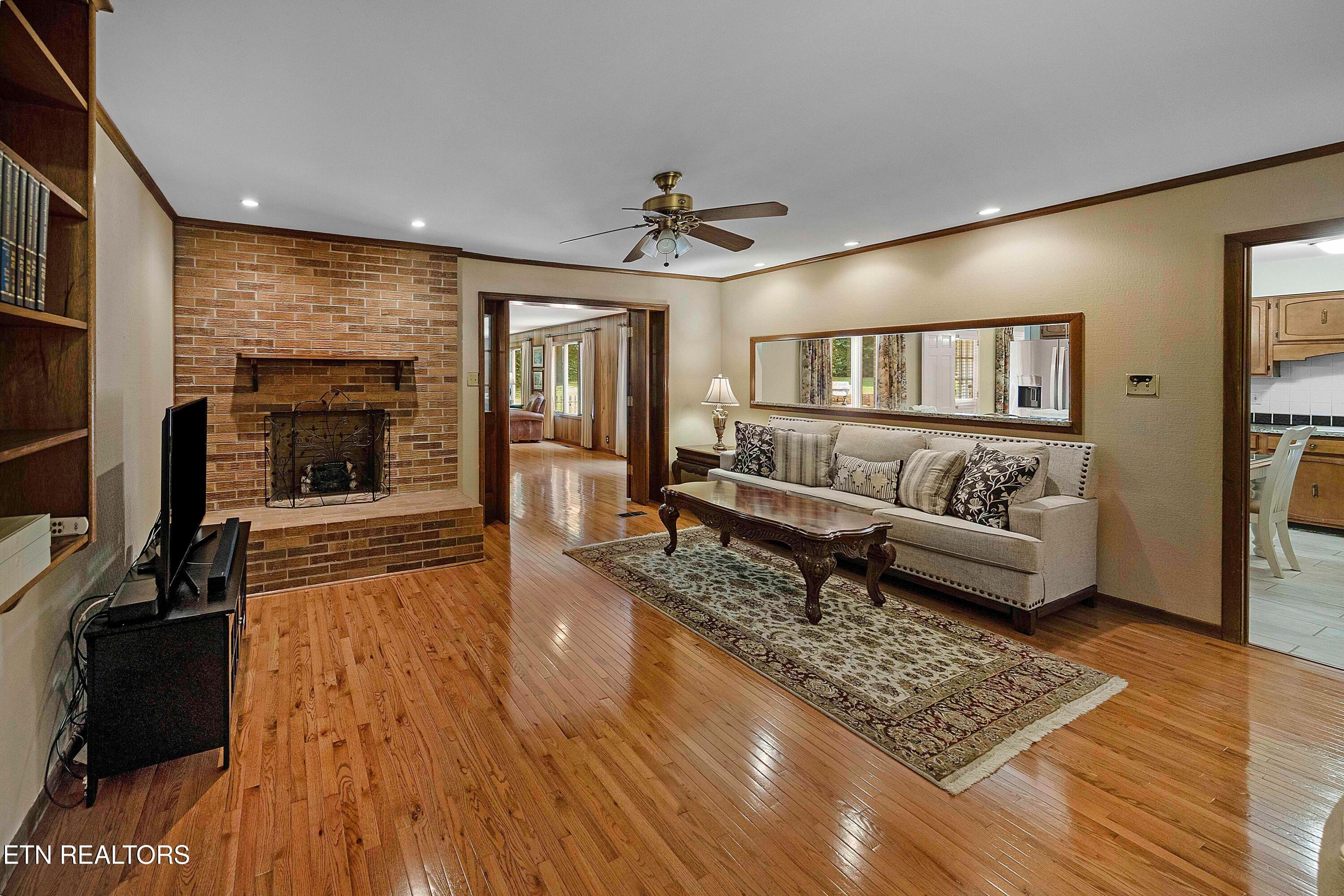 601 Broome Road Northwest Knoxville, TN 37909 - Photo 16 of 37 family room area view