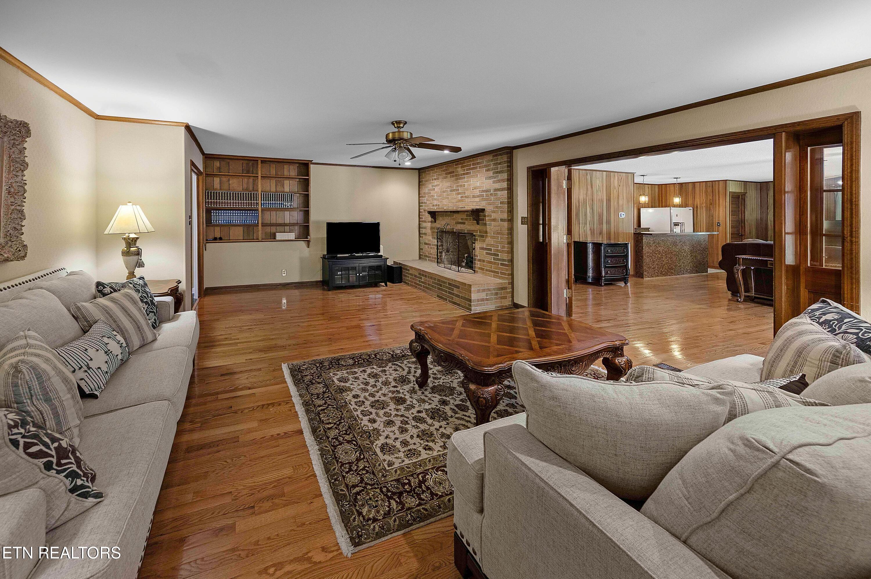 601 Broome Road Northwest Knoxville, TN 37909 - Photo 17 of 37 family room area