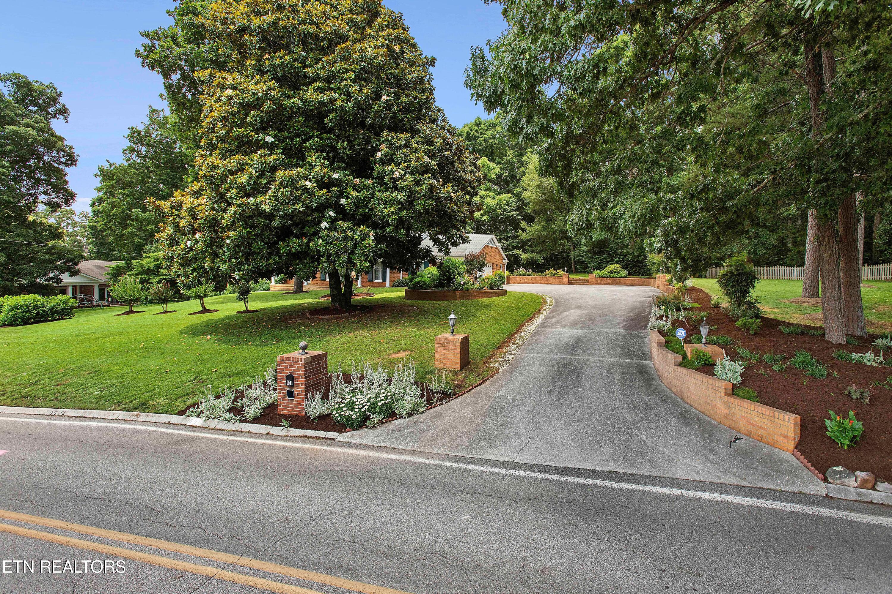 601 Broome Road Northwest Knoxville, TN 37909 - Photo 2 of 37 drive to home