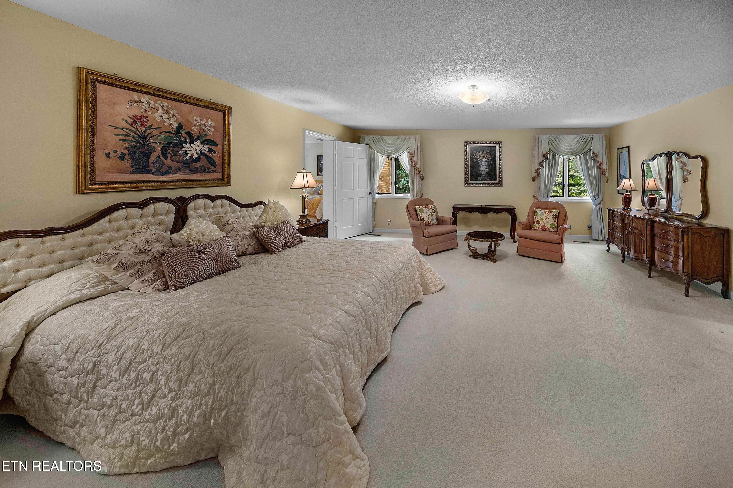 601 Broome Road Northwest Knoxville, TN 37909 - Photo 22 of 37 spacious primary br suite