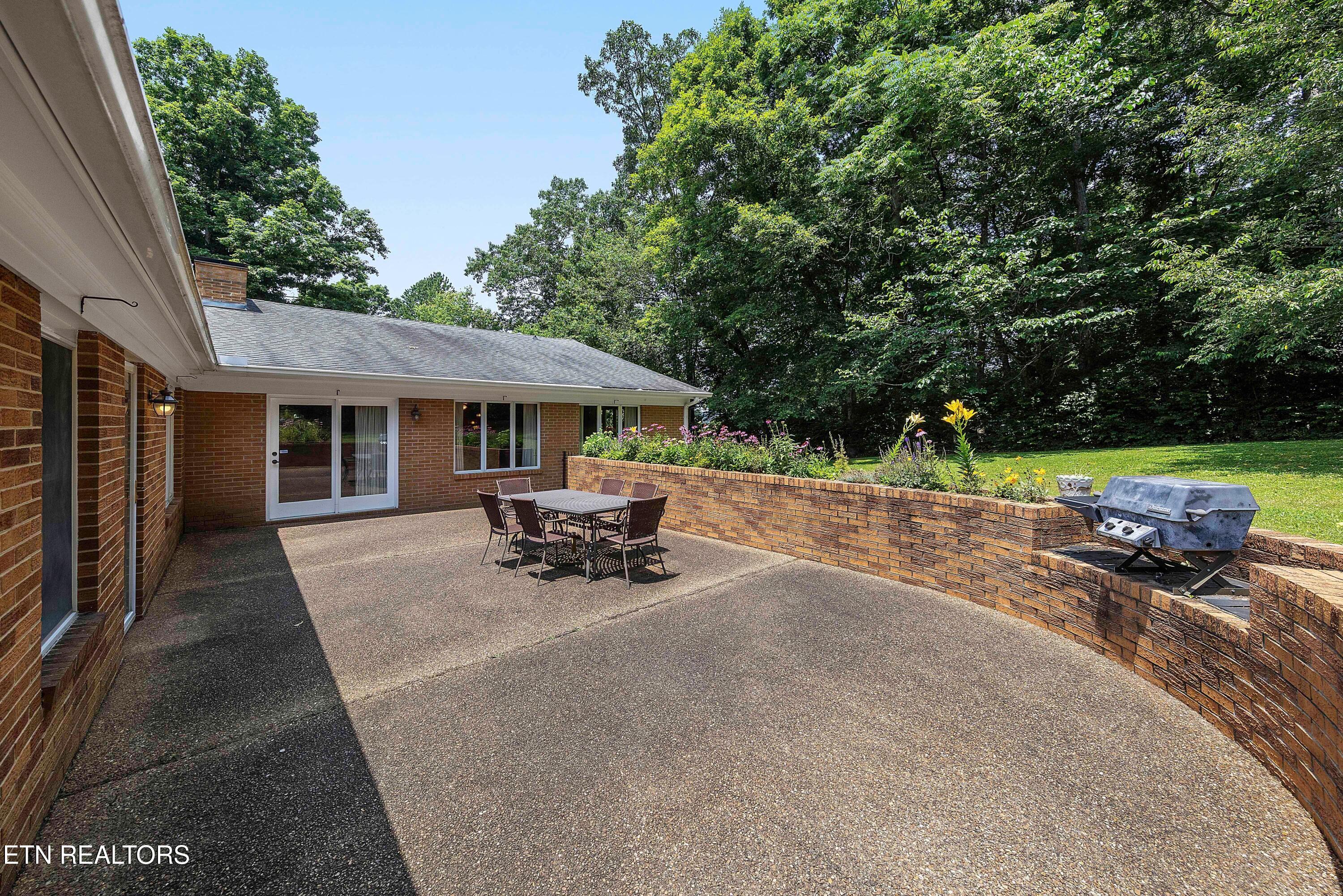 601 Broome Road Northwest Knoxville, TN 37909 - Photo 33 of 37 relaxing patio