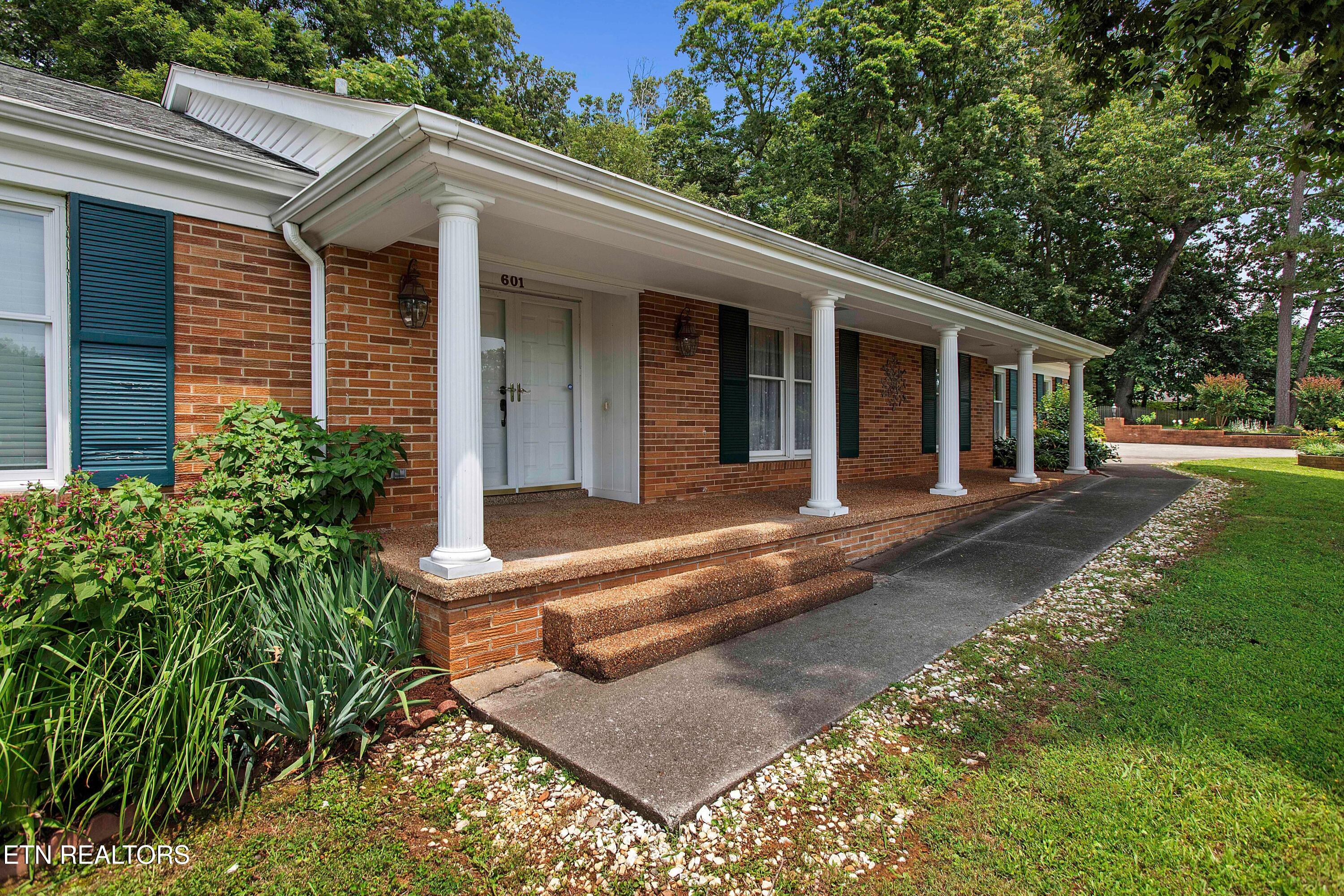601 Broome Road Northwest Knoxville, TN 37909 - Photo 34 of 37 covered front porch