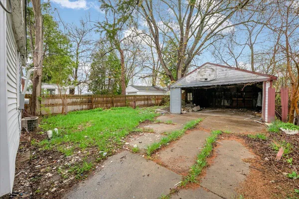 $1,250 | 9090 Stahelin Avenue, Detroit, MI 48228