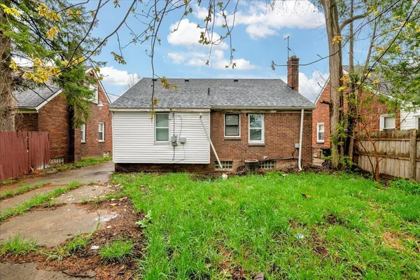 $1,250 | 9090 Stahelin Avenue, Detroit, MI 48228