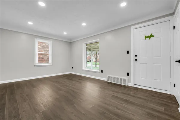 $1,250 | 9090 Stahelin Avenue, Detroit, MI 48228