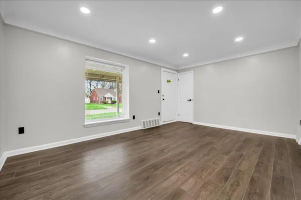 $1,250 | 9090 Stahelin Avenue, Detroit, MI 48228