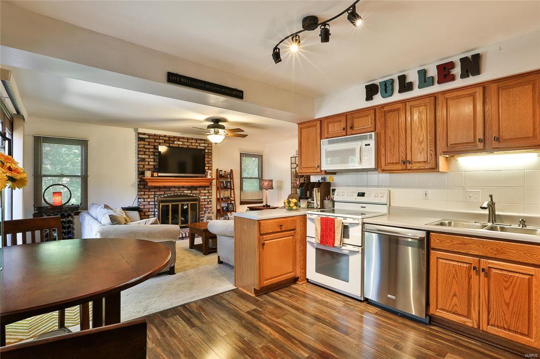 675 Rustic Valley Drive Ballwin, MO 63021 - Photo 7 of 28