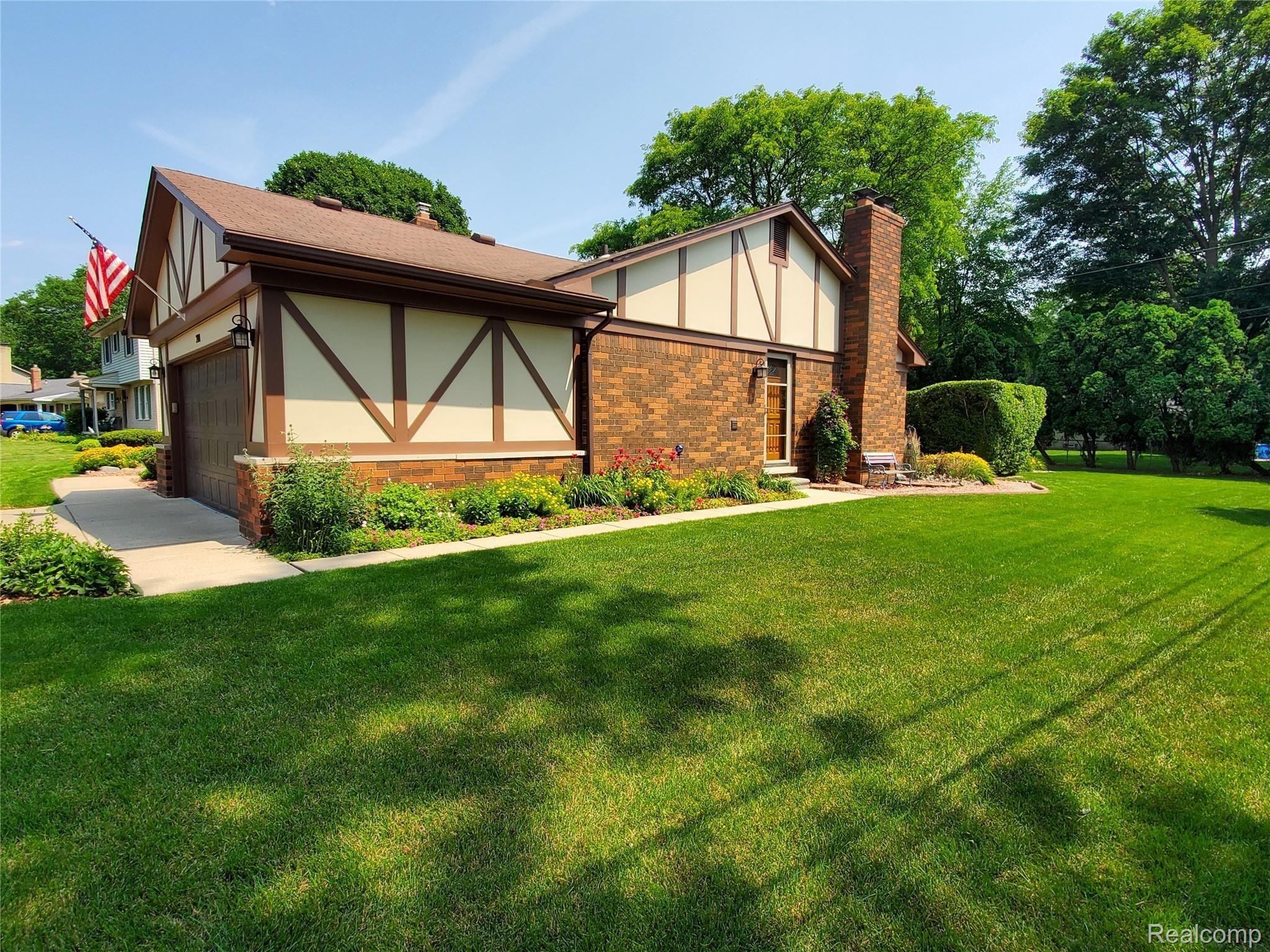 2181 Chalet Drive Rochester, MI 48309 - Photo 3 of 26 3.jpg