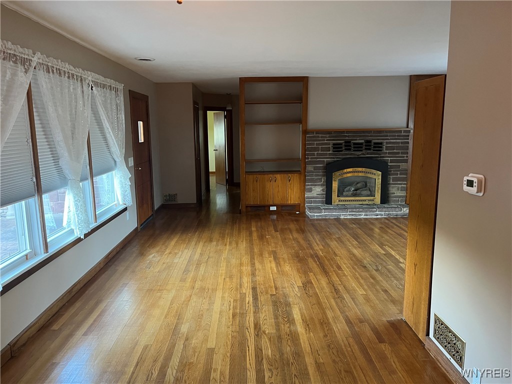 6293 East Lake Road Burt, NY 14028 - Photo 13 of 34 Living room