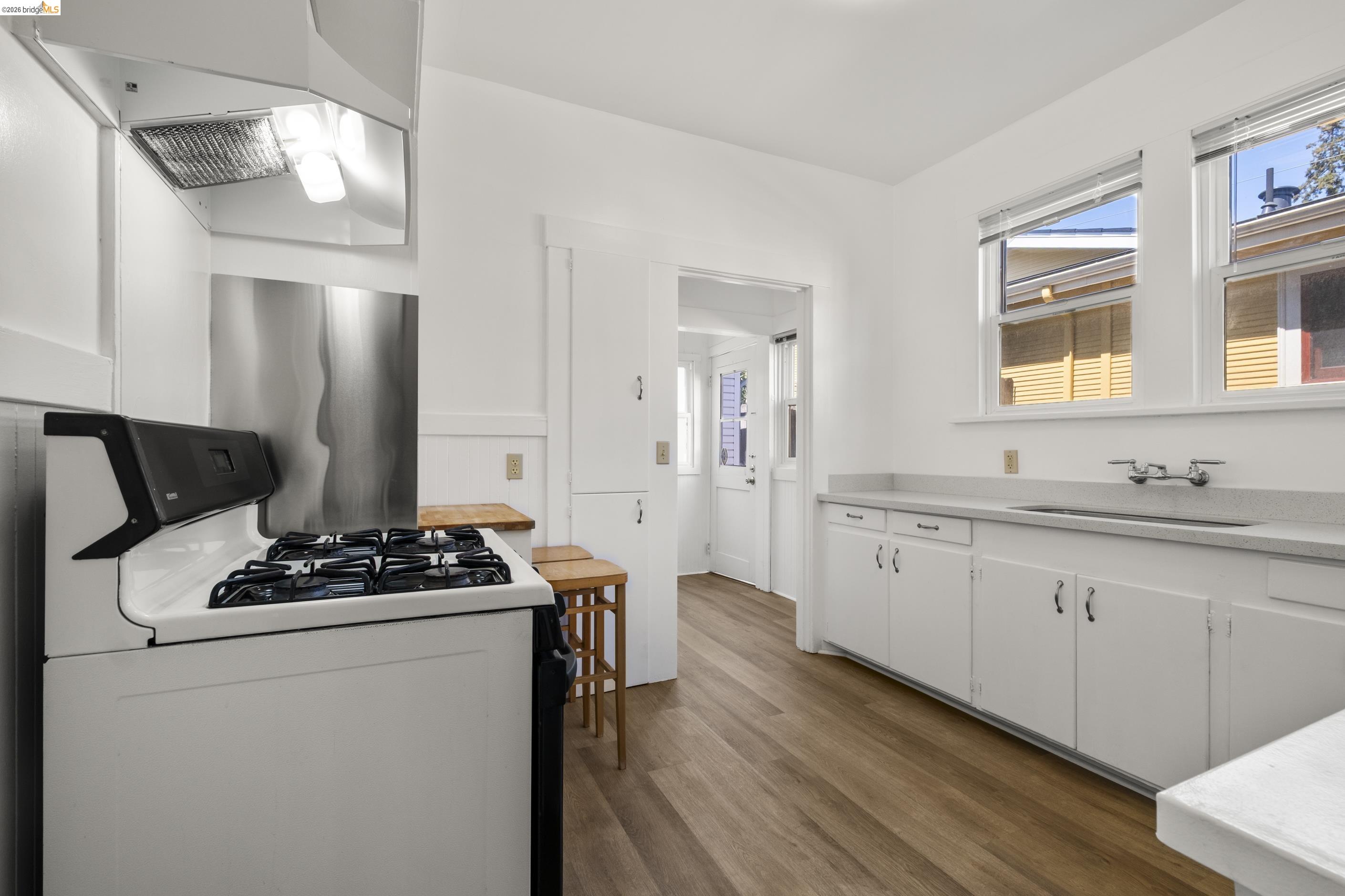 4283 Howe Street Oakland, CA 94611 - Photo 12 of 38