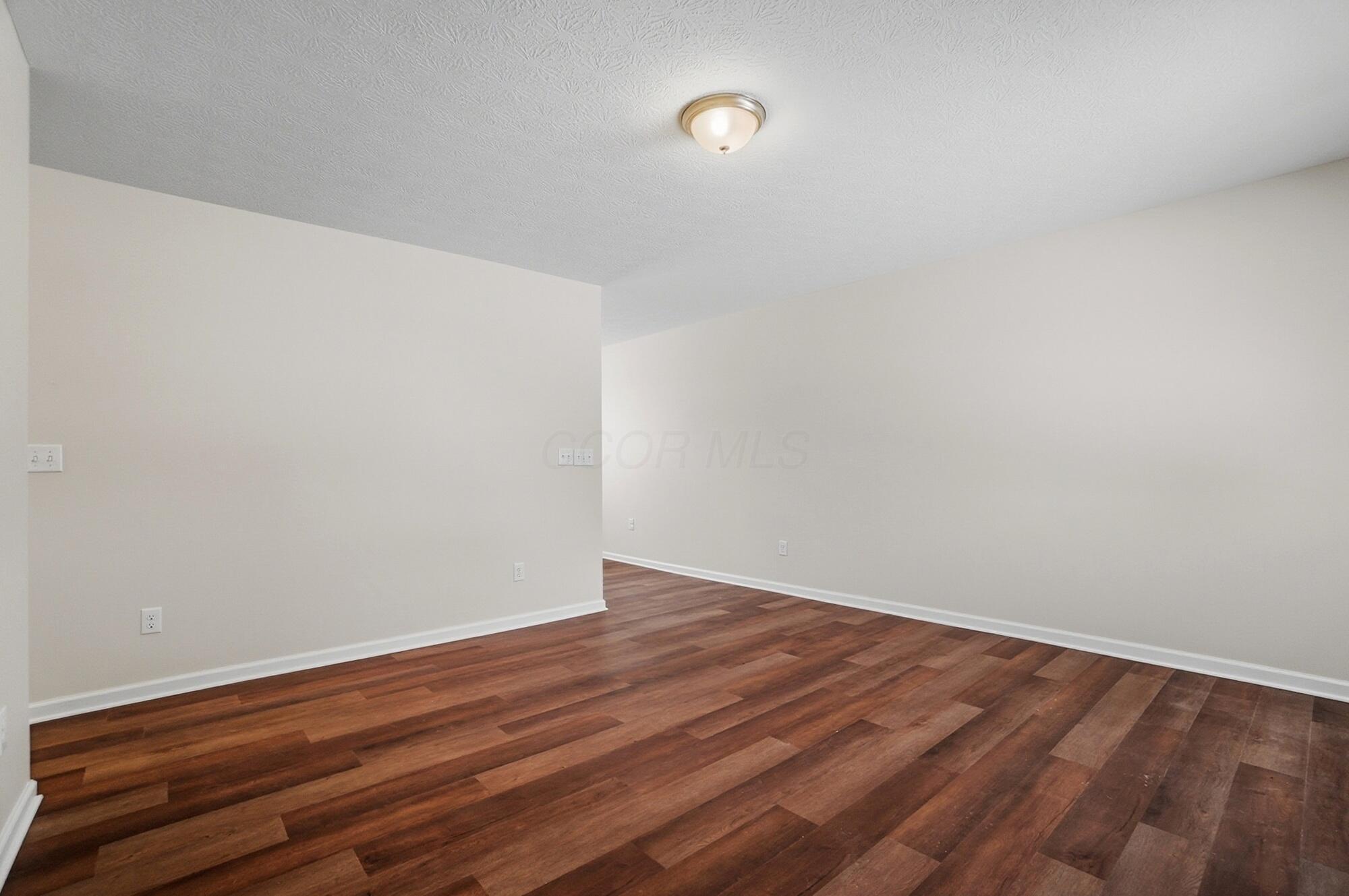 3824 Wade Road Columbus, OH 43232 - Photo 9 of 42 Living Room