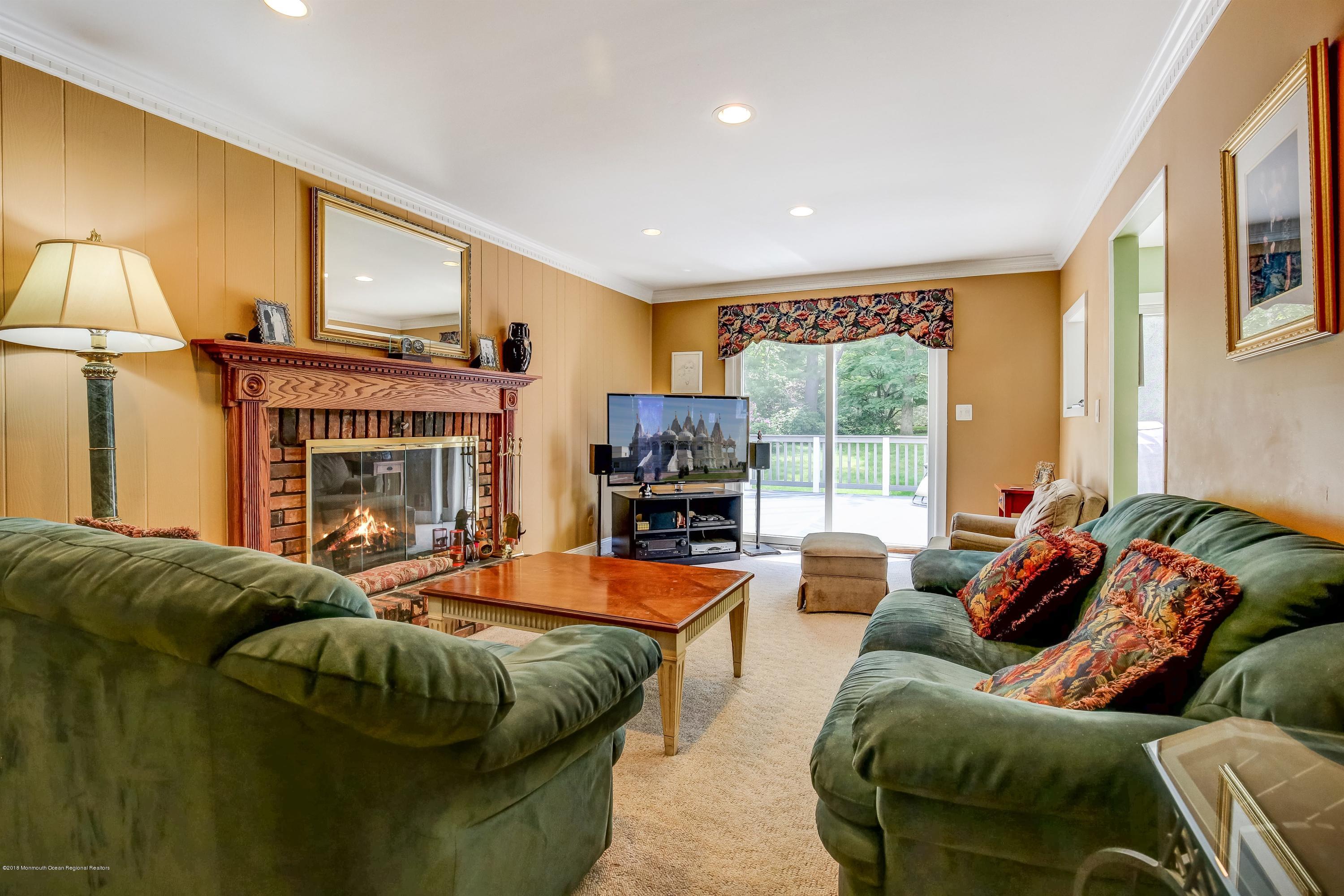 007_Family Room