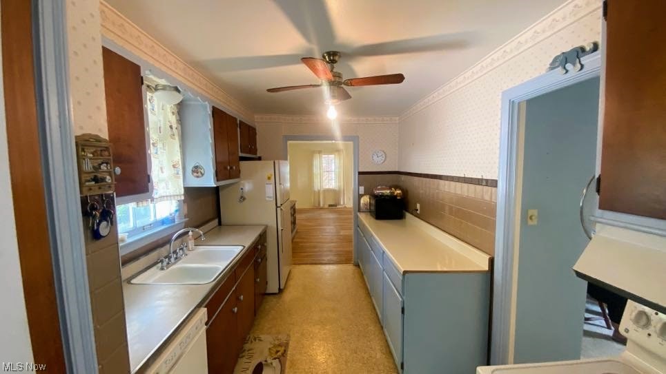 1584 Holmden Road Cleveland, OH 44121 - Photo 6 of 23 Kitchen