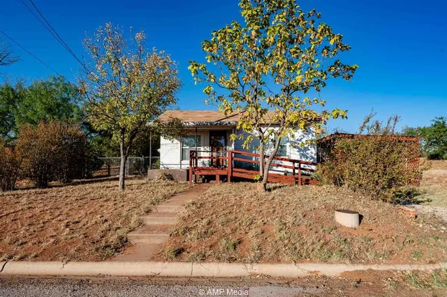 $59,900 | 804 Fisher Street, Sweetwater, TX 79556