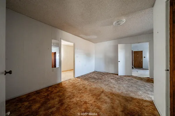 a view of empty room with window