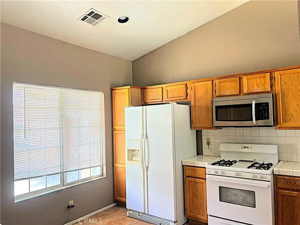 $2,695 | 6056 Jamaica Court, Lancaster, CA 93536