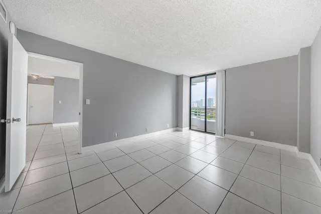 $2,500 | 3300 Northeast 192 Street, Unit 1108, Aventura, FL 33180