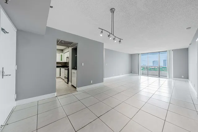 $2,500 | 3300 Northeast 192 Street, Unit 1108, Aventura, FL 33180