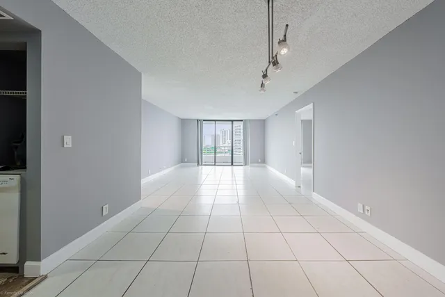 $2,500 | 3300 Northeast 192 Street, Unit 1108, Aventura, FL 33180