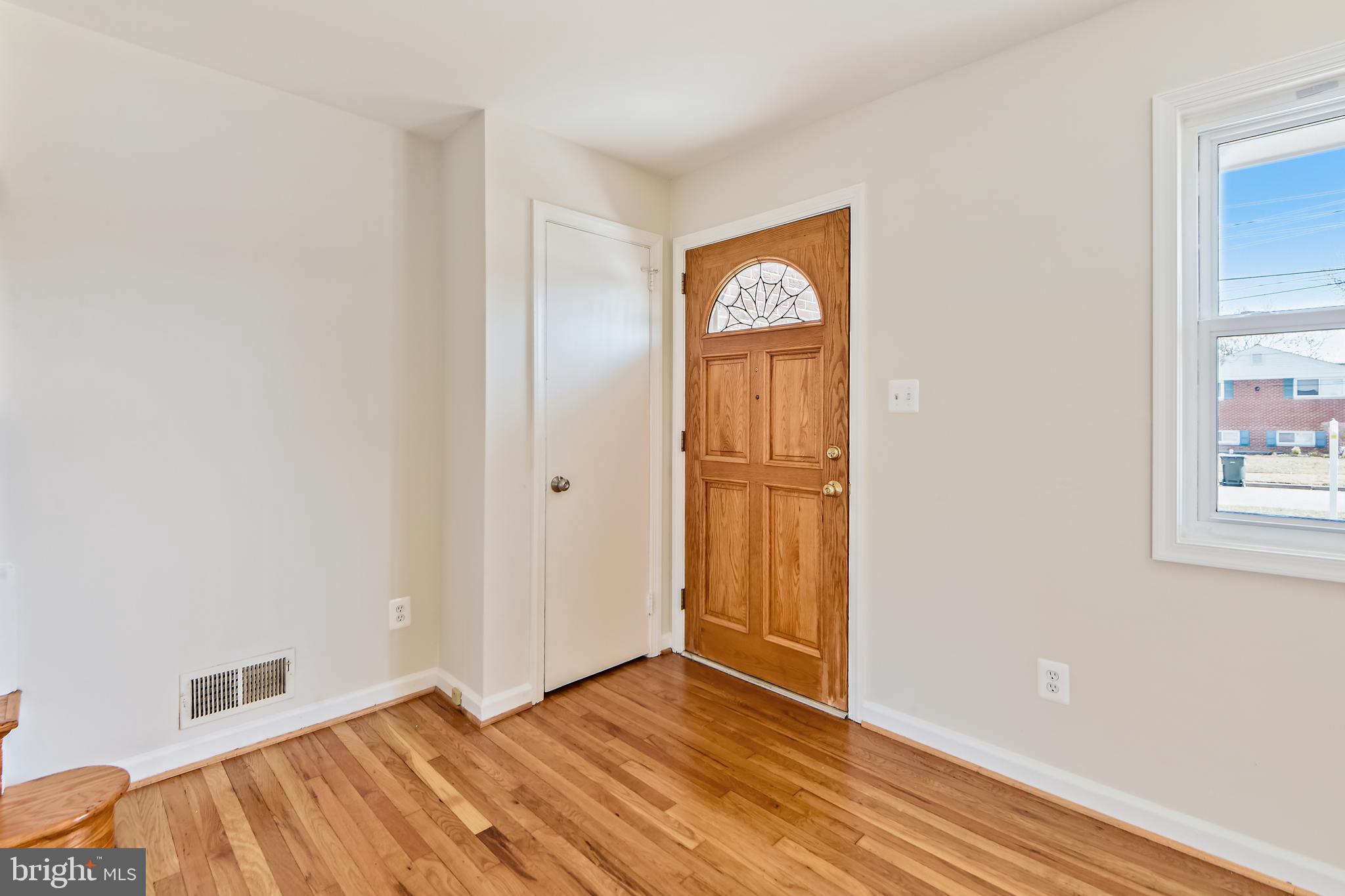 5908 Flanders Street Springfield, VA 22150 - Photo 5 of 43