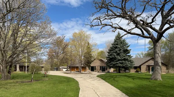 $750,000 | 22255 Babcock Avenue, Winsted, MN 55395