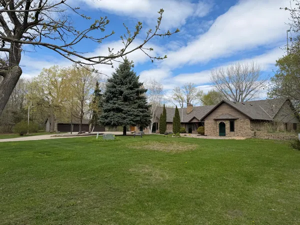$750,000 | 22255 Babcock Avenue, Winsted, MN 55395