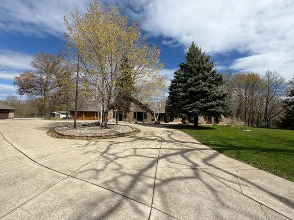 $750,000 | 22255 Babcock Avenue, Winsted, MN 55395