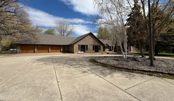 $750,000 | 22255 Babcock Avenue, Winsted, MN 55395