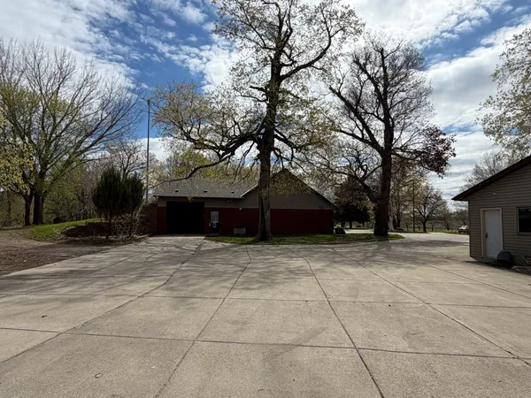 $750,000 | 22255 Babcock Avenue, Winsted, MN 55395