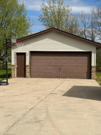 $750,000 | 22255 Babcock Avenue, Winsted, MN 55395