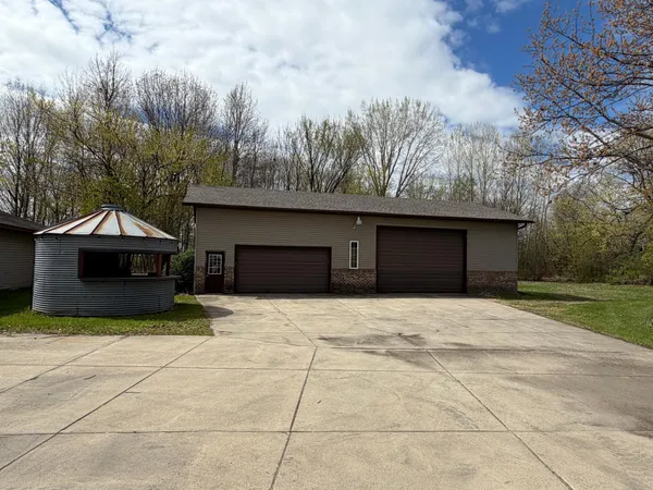 $750,000 | 22255 Babcock Avenue, Winsted, MN 55395