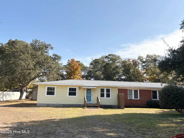 $1,400 | 404 Norton Street, Oak Island, NC 28465