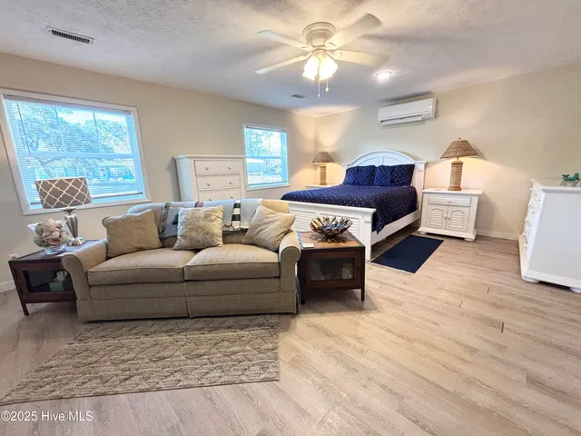 $1,400 | 404 Norton Street, Oak Island, NC 28465