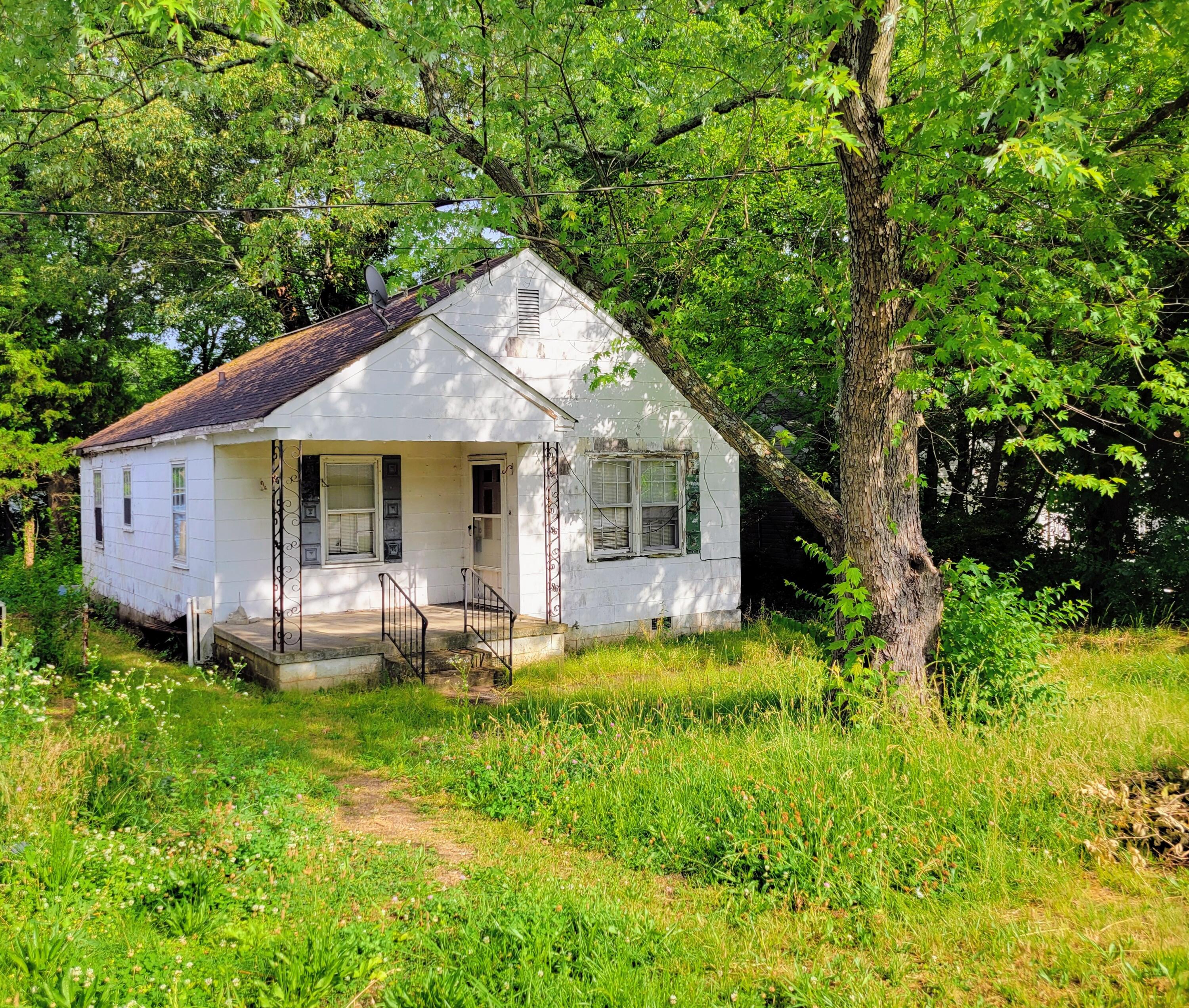 310 South Moore Road Chattanooga, TN 37411 - Photo 2 of 22 20260520_175532~3