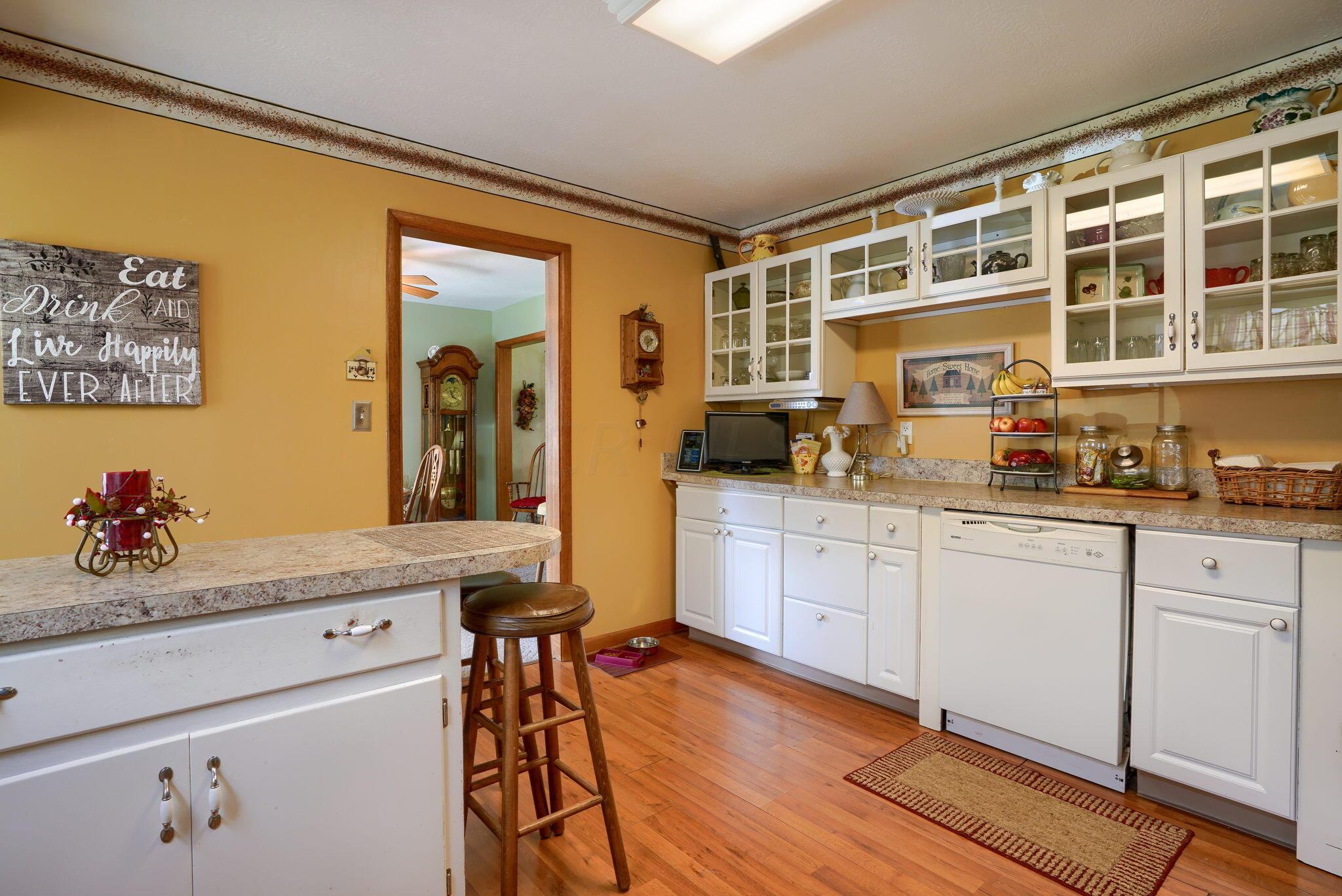 3586 South Hamilton Road Columbus, OH 43232 - Photo 26 of 57 Kitchen