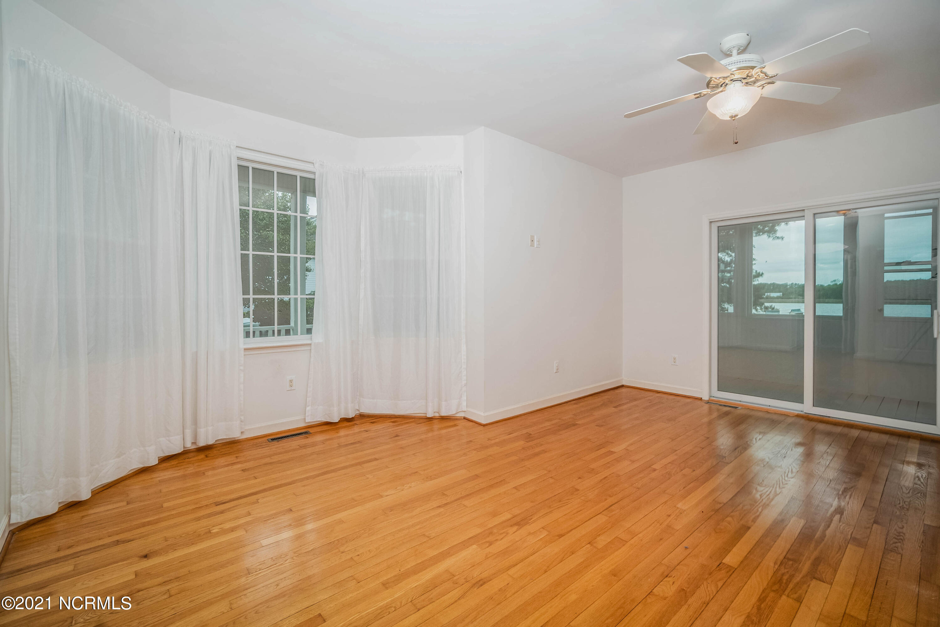 405 Pelican Harbor Road Beaufort, NC 28516 - Photo 31 of 70 Master Bedroom