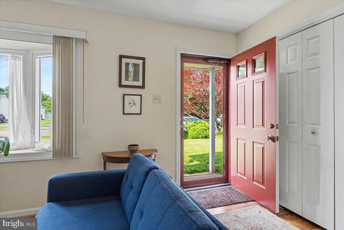 695 Locust Road Warminster, PA 18974 - Photo 3 of 37