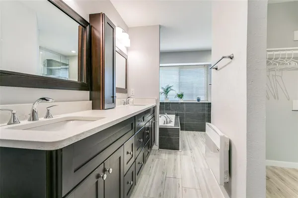 $409,900 | 200 Lark Lane, Euless, TX 76039