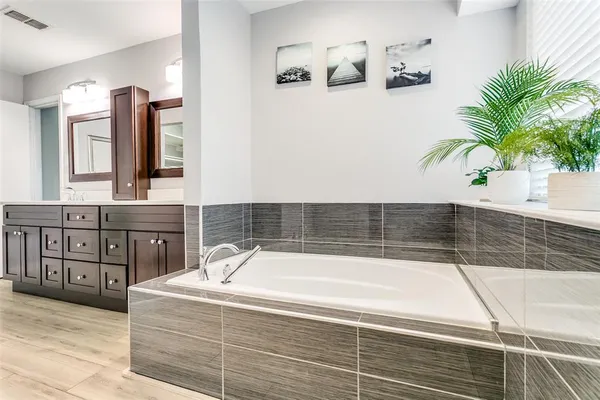 $409,900 | 200 Lark Lane, Euless, TX 76039