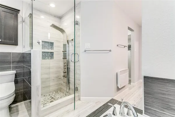 $409,900 | 200 Lark Lane, Euless, TX 76039