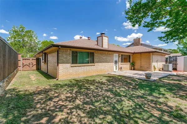 $409,900 | 200 Lark Lane, Euless, TX 76039