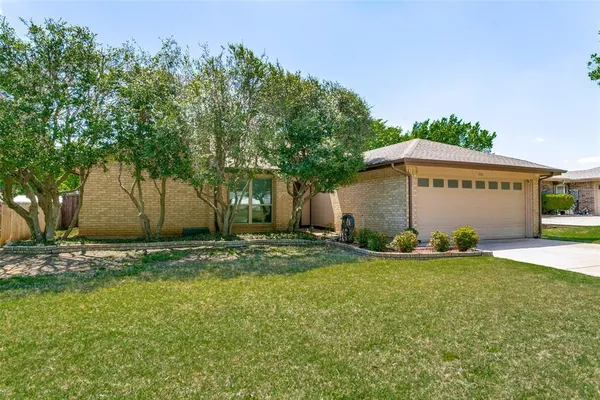 $409,900 | 200 Lark Lane, Euless, TX 76039