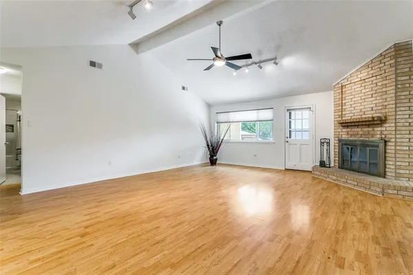 $409,900 | 200 Lark Lane, Euless, TX 76039