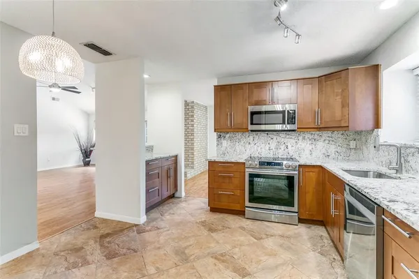 $409,900 | 200 Lark Lane, Euless, TX 76039